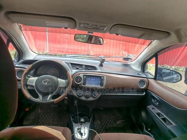 Toyota Yaris 2012 Brown