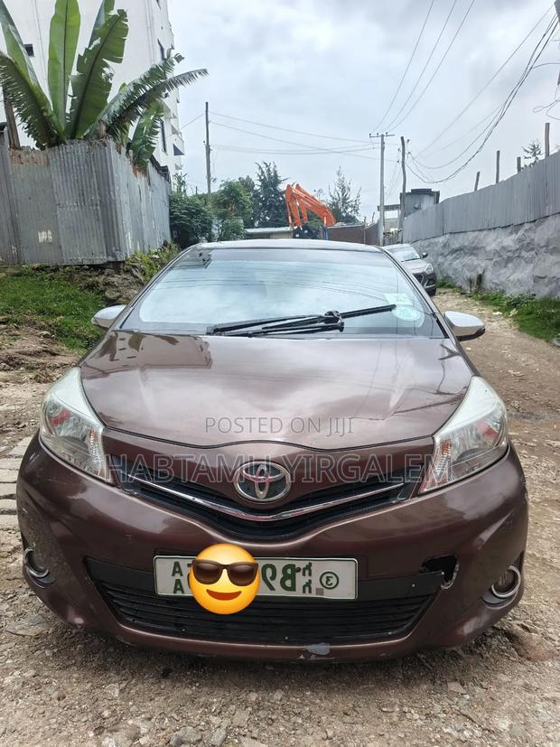 Toyota Yaris 2012 Brown