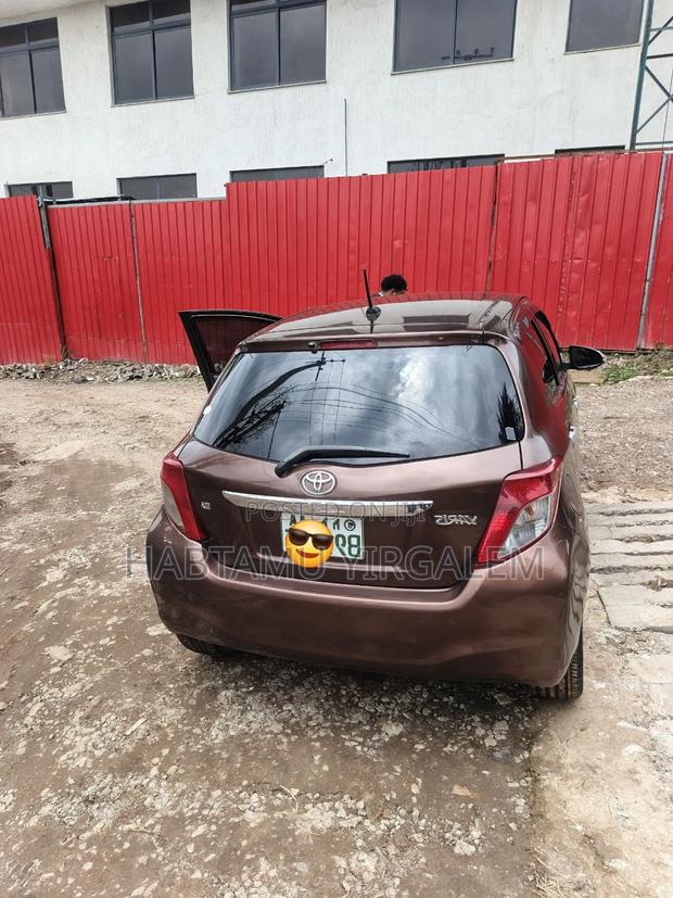 Toyota Yaris 2012 Brown