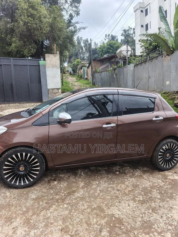 Toyota Yaris 2012 Brown
