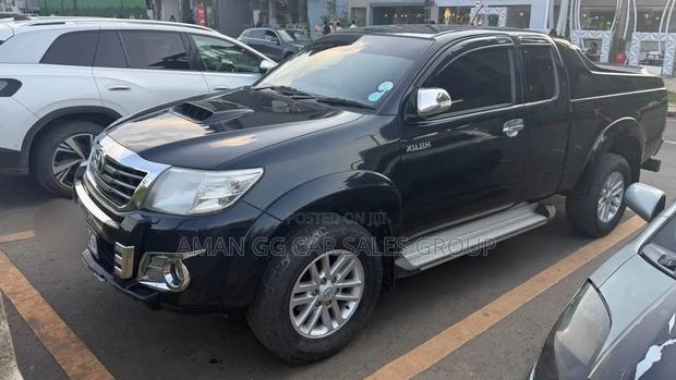 Toyota Hilux 2014 Black