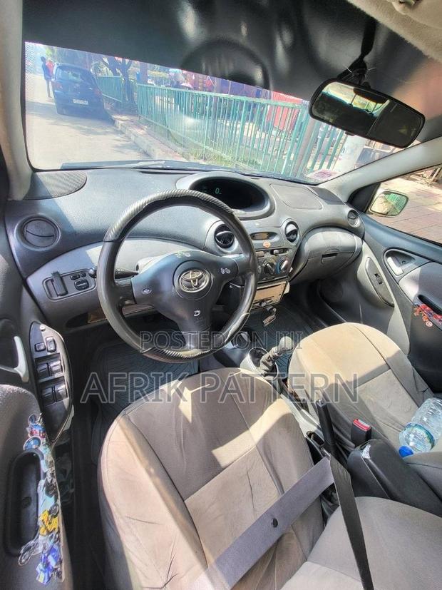 Toyota Vitz 2004