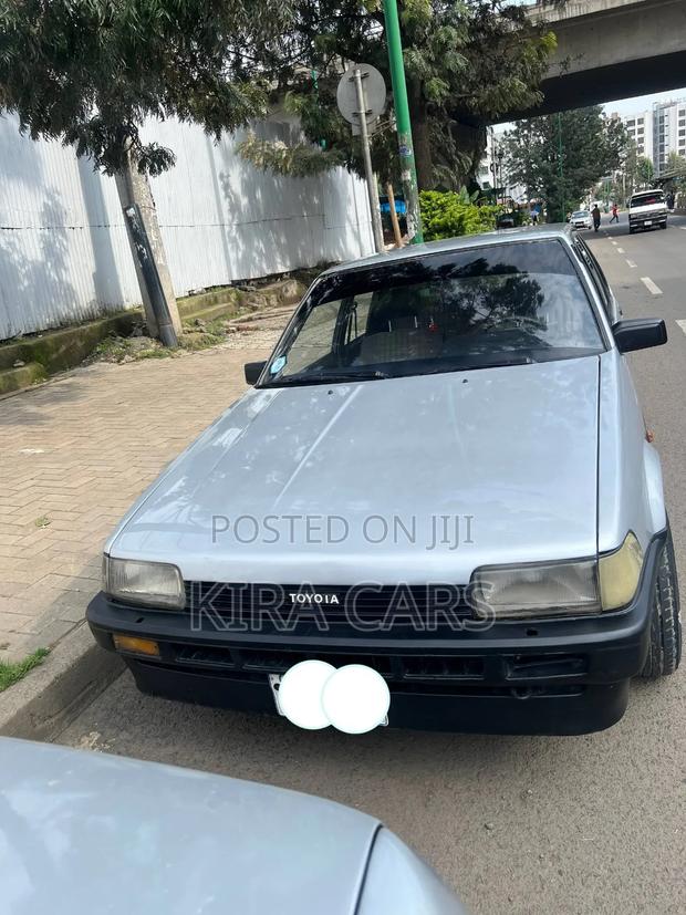 Toyota Corolla 1986 Silver