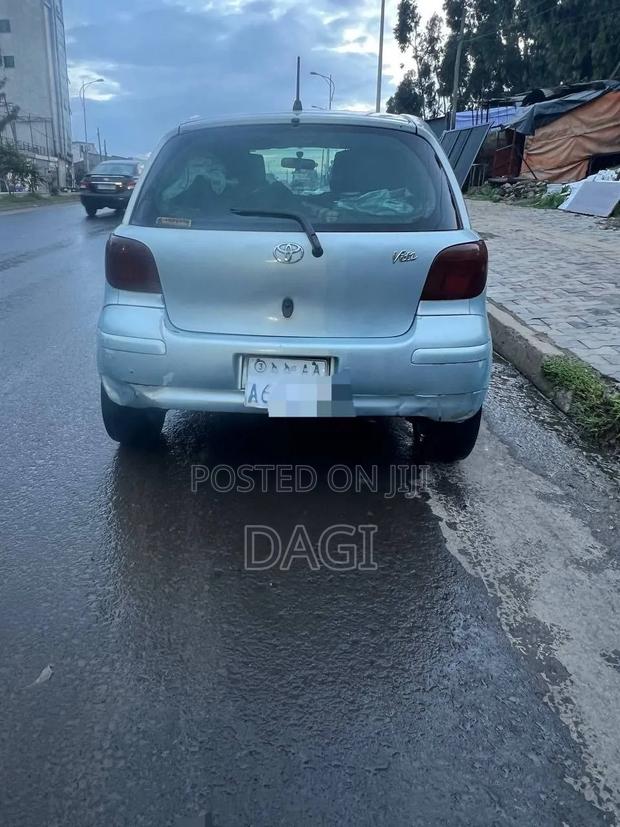 Toyota Vitz 2004 Blue