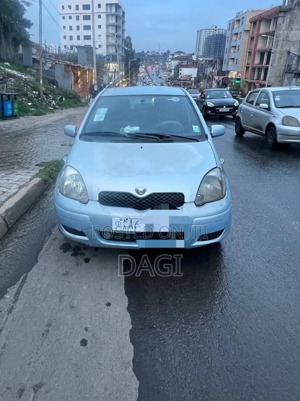 Toyota Vitz 2004 Blue