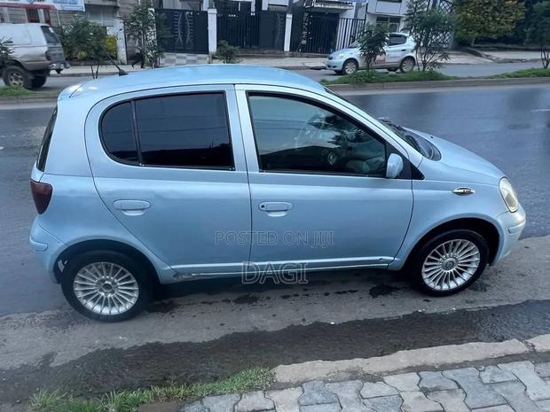 Toyota Vitz 2004 Blue