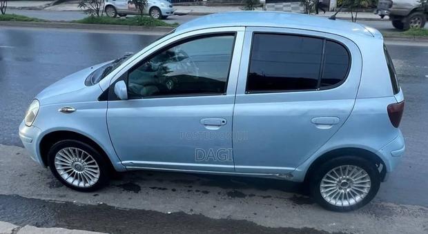 Toyota Vitz 2004 Blue