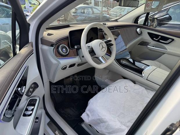 Mercedes-Benz EQE 2025 Ivory