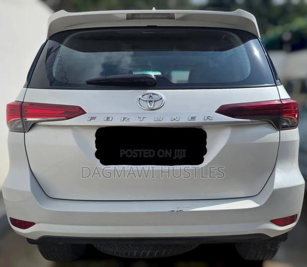 Toyota Fortuner 2023 White