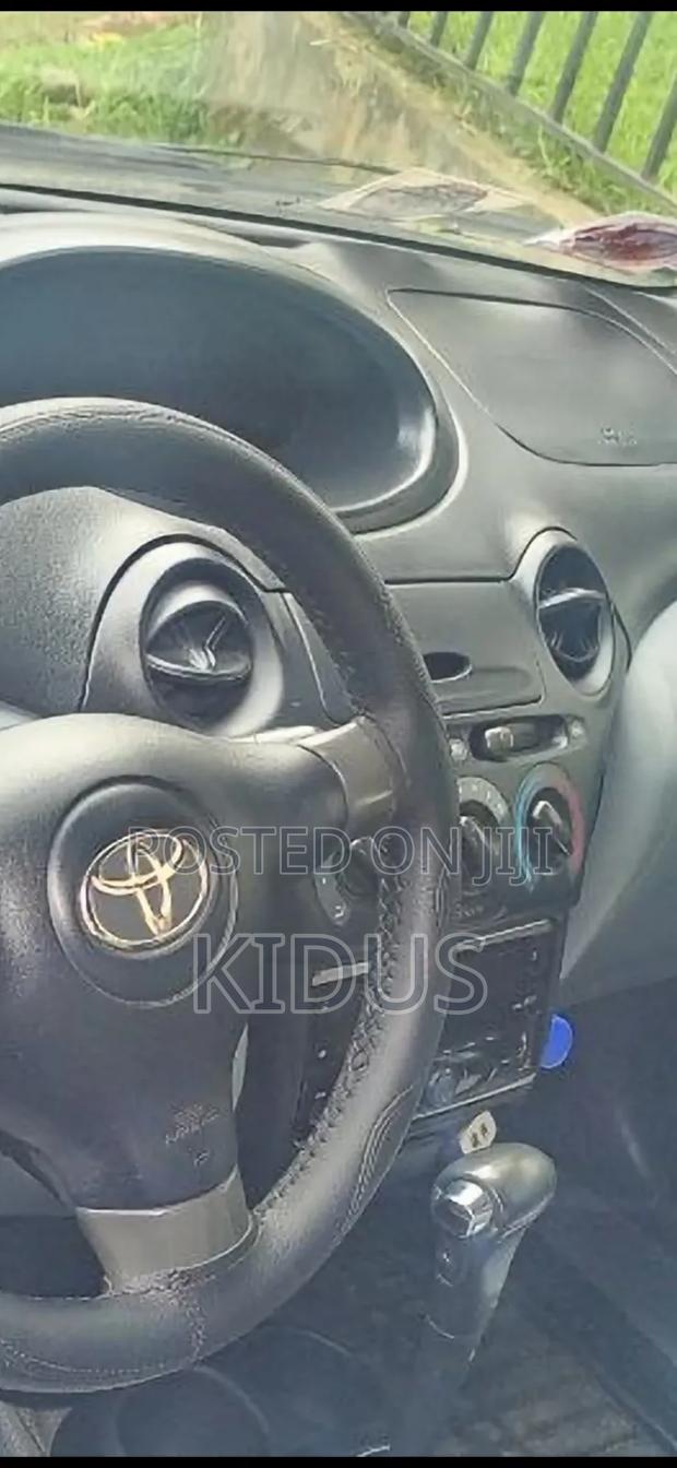 Toyota Vitz 2002 Silver