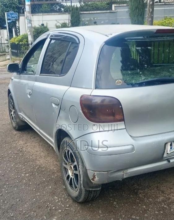 Toyota Vitz 2002 Silver