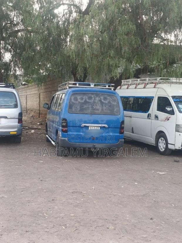 Toyota Grand HiAce 2002 Blue