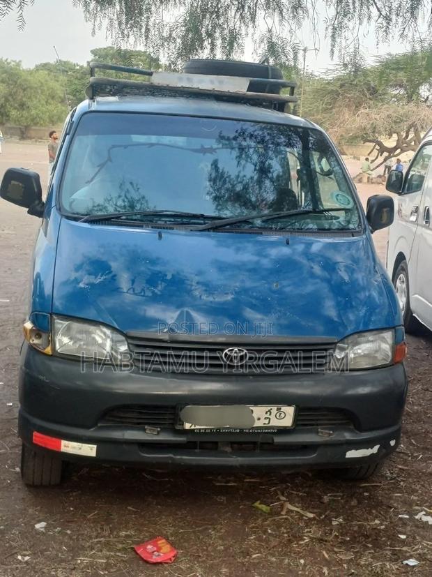 Toyota Grand HiAce 2002 Blue