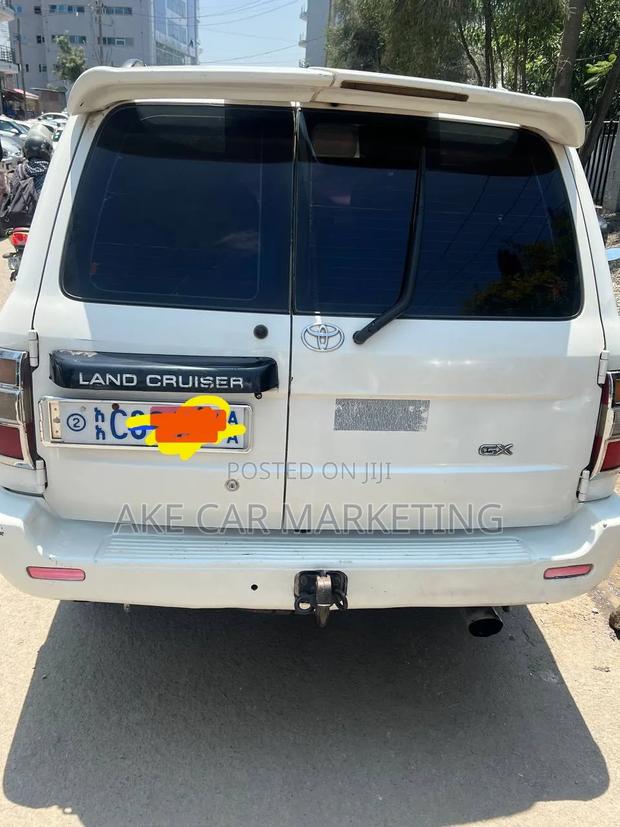 Toyota Land Cruiser 2005 White