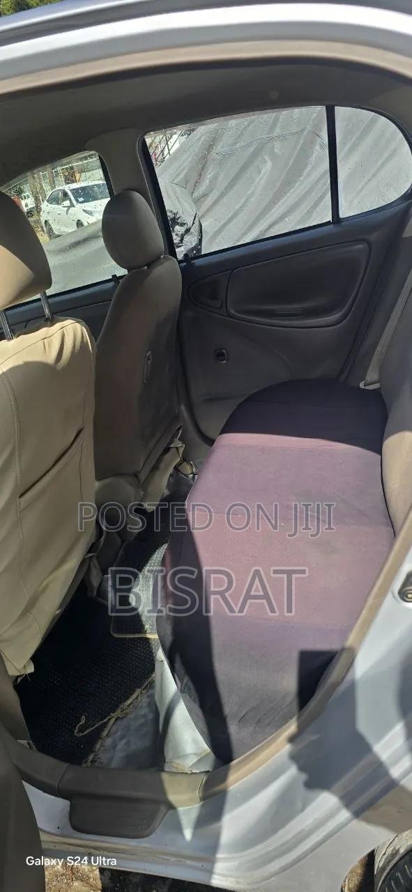 Toyota Platz 1.0 FWD 2005 Silver