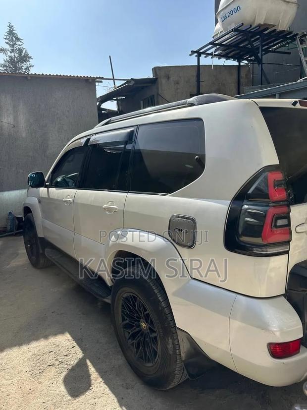 Toyota Land Cruiser Prado 2005 White