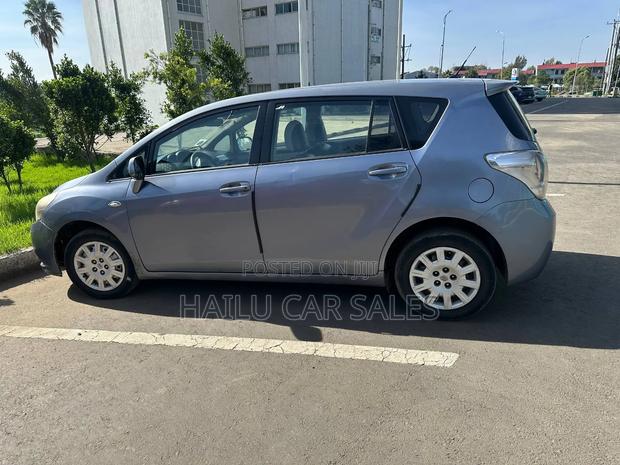 New Toyota Avensis Verso 2009 Silver