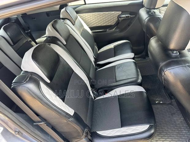 New Toyota Avensis Verso 2009 Silver