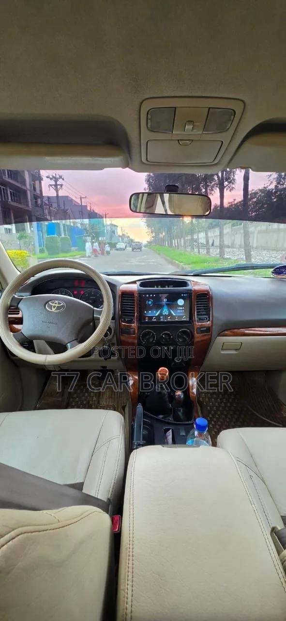 Toyota Land Cruiser Prado 2005 White