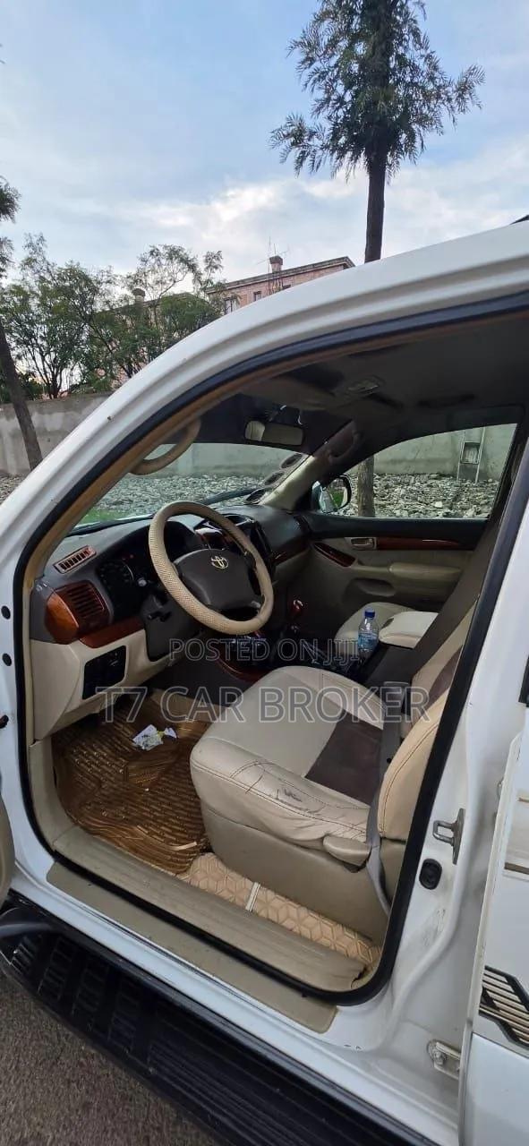Toyota Land Cruiser Prado 2005 White