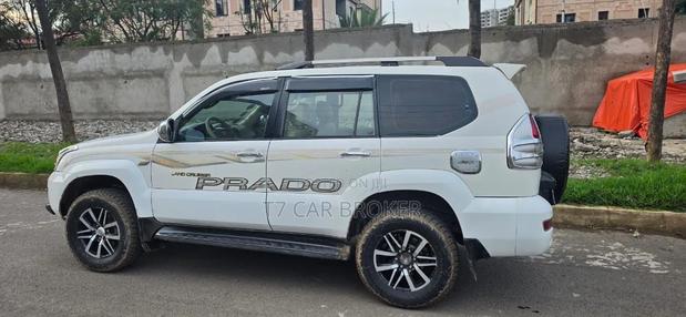 Toyota Land Cruiser Prado 2005 White