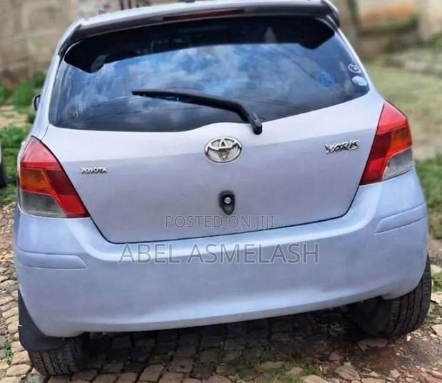 Toyota Yaris 2010 Gray
