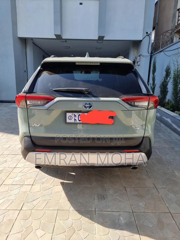 Toyota RAV4 2022 Green