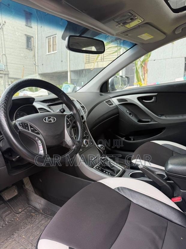 Hyundai Elantra SE 4dr Sedan (1.8L 4cyl 6A) 2015 Gray