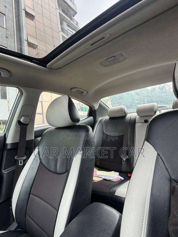 Hyundai Elantra SE 4dr Sedan (1.8L 4cyl 6A) 2015 Gray
