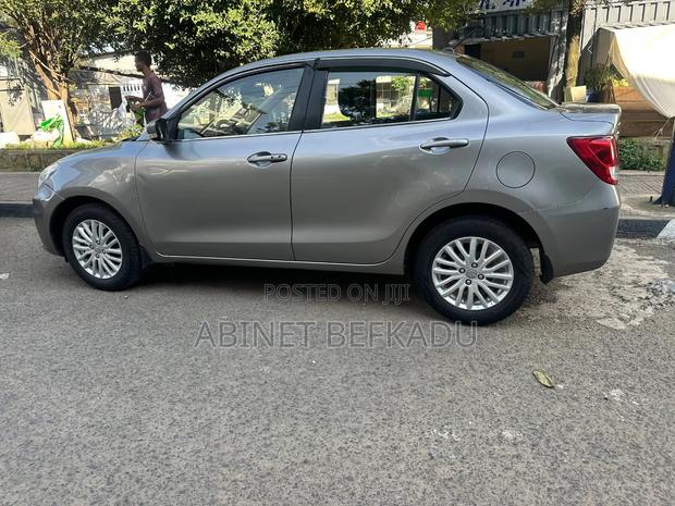 Suzuki Dzire 2022 Silver