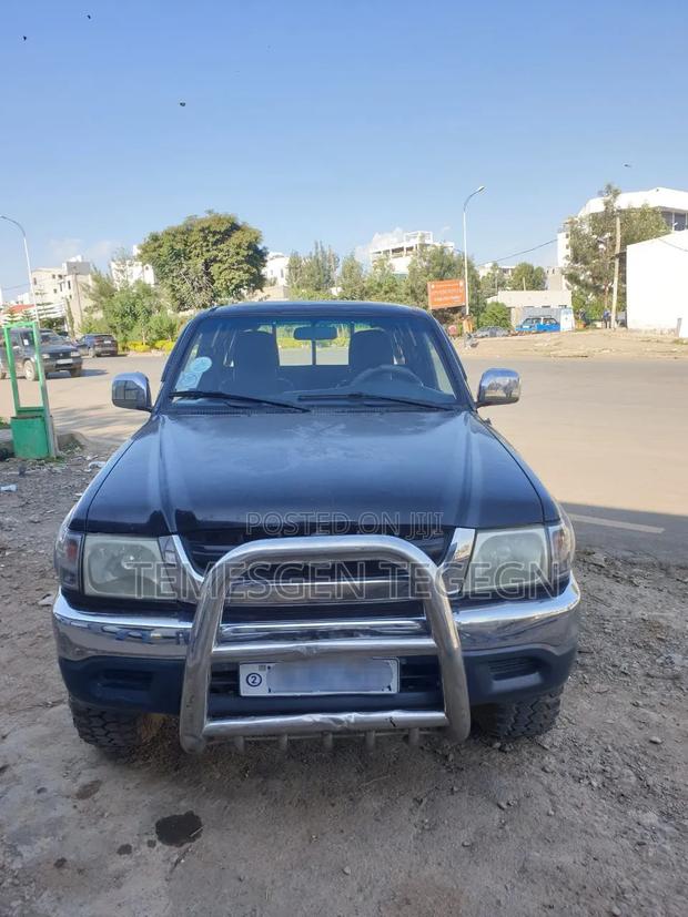 Toyota Hilux 2003 Black