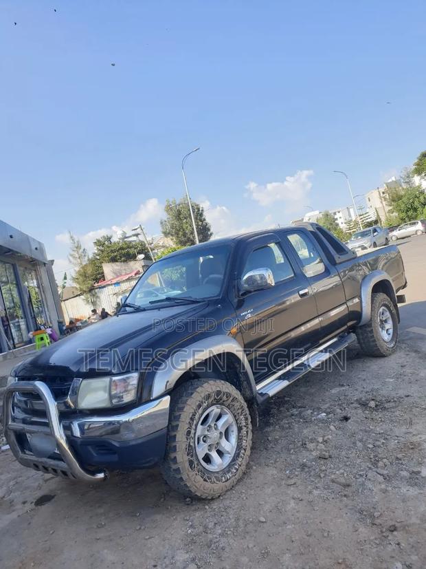 Toyota Hilux 2003 Black
