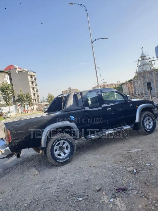 Toyota Hilux 2003 Black