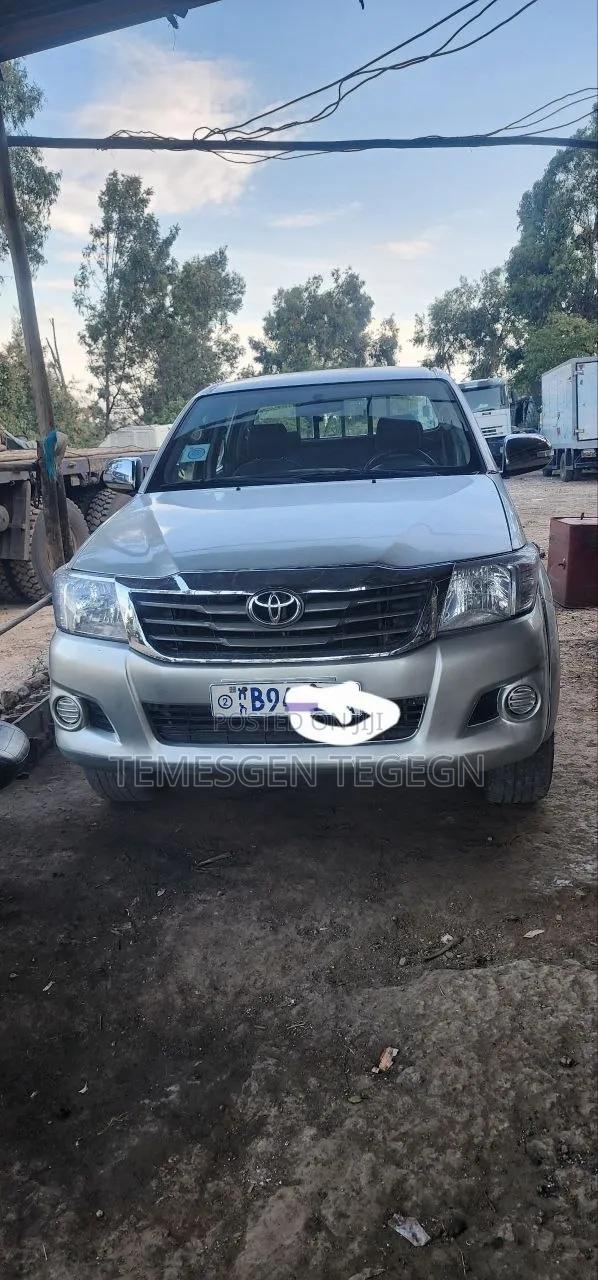 Toyota Hilux 2013