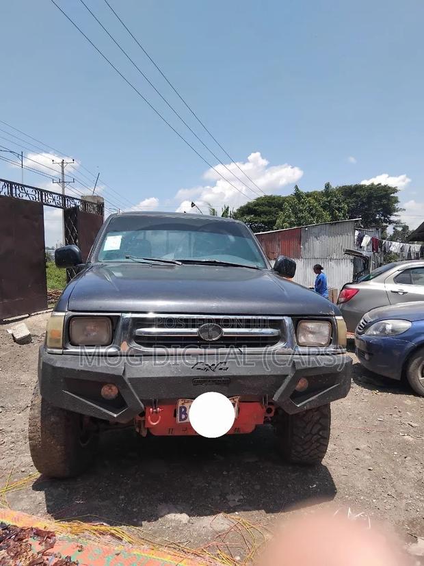 Toyota Hilux 1999 Black