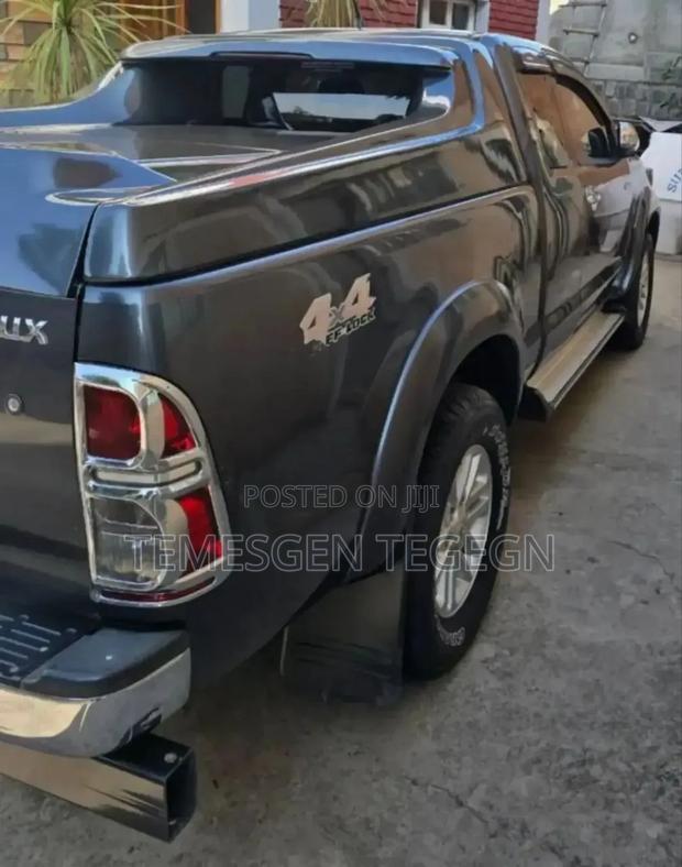 Toyota Hilux 2015 Black