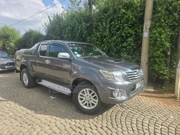 Toyota Hilux 2015 Black