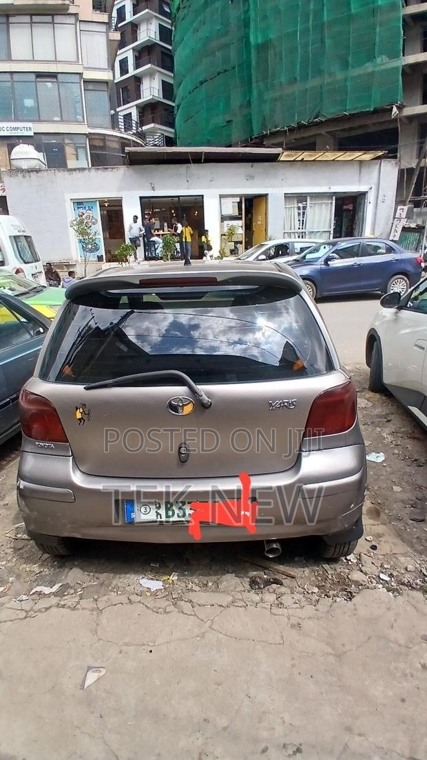 Toyota Vitz 2004 Silver