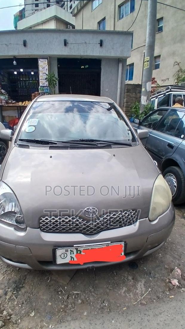 Toyota Vitz 2004 Silver