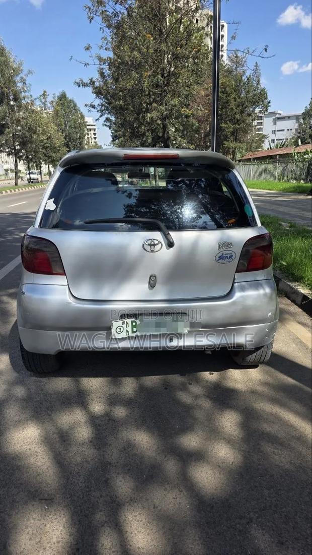 Toyota Vitz 2001 Silver