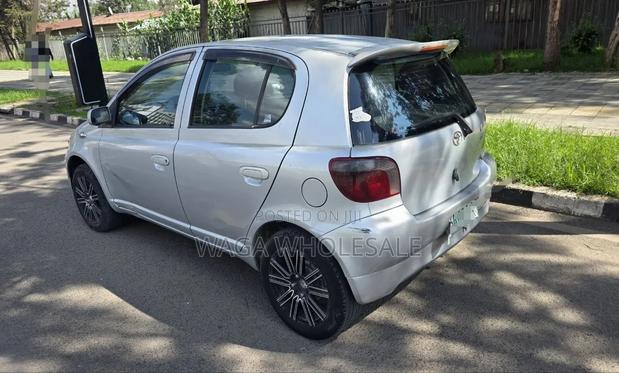 Toyota Vitz 2001 Silver