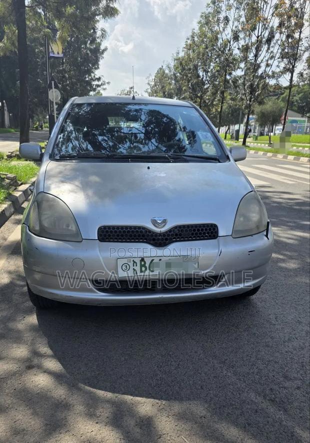 Toyota Vitz 2001 Silver