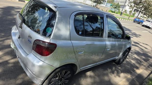 Toyota Vitz 2001 Silver