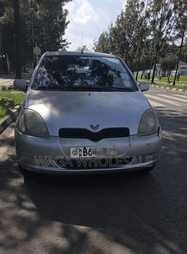 Toyota Vitz 2001 Silver