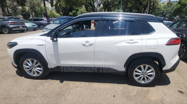 Toyota Corolla Hybrid 2024 White