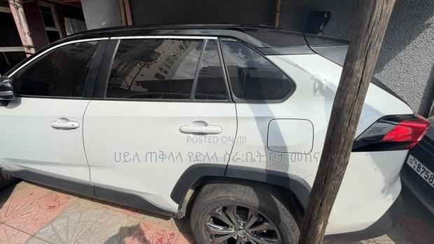 Toyota RAV4 2024 White