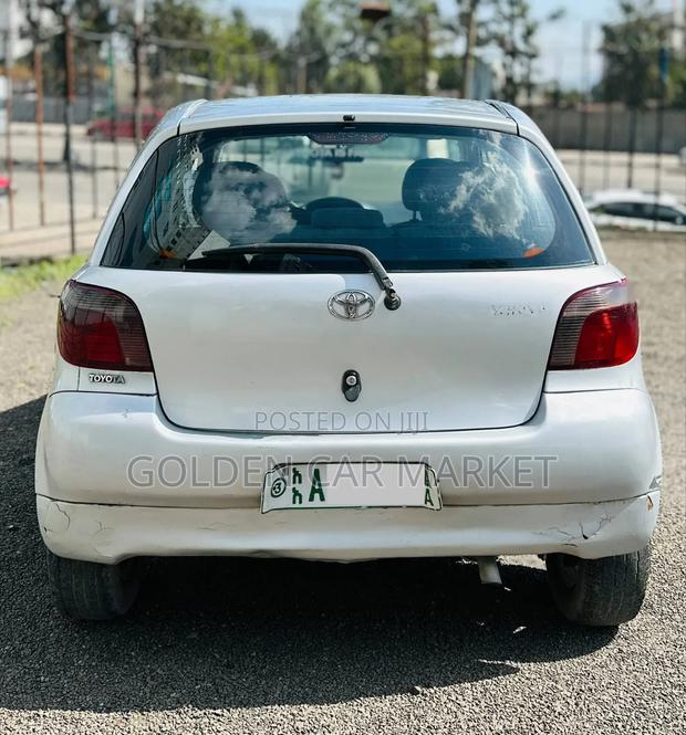 Toyota Vitz 1999 Silver