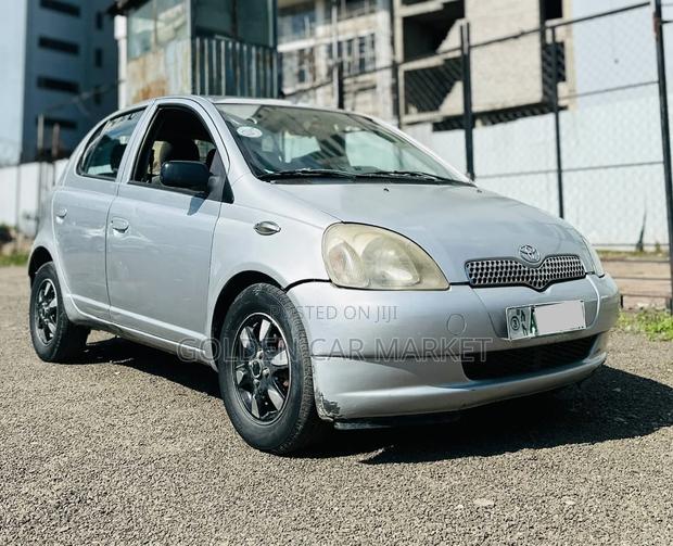 Toyota Vitz 1999 Silver