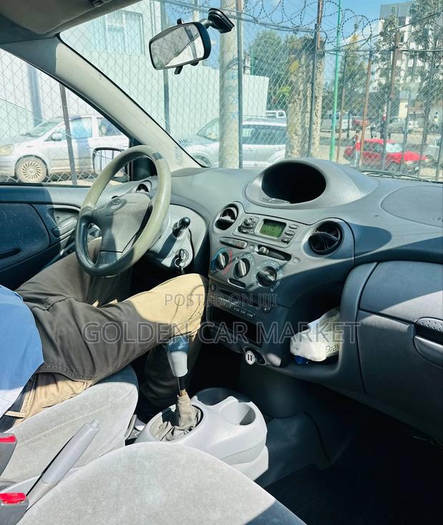 Toyota Vitz 1999 Silver