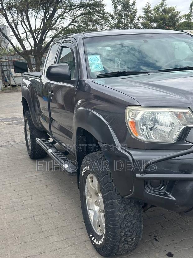 Toyota Tacoma 2014 Gray